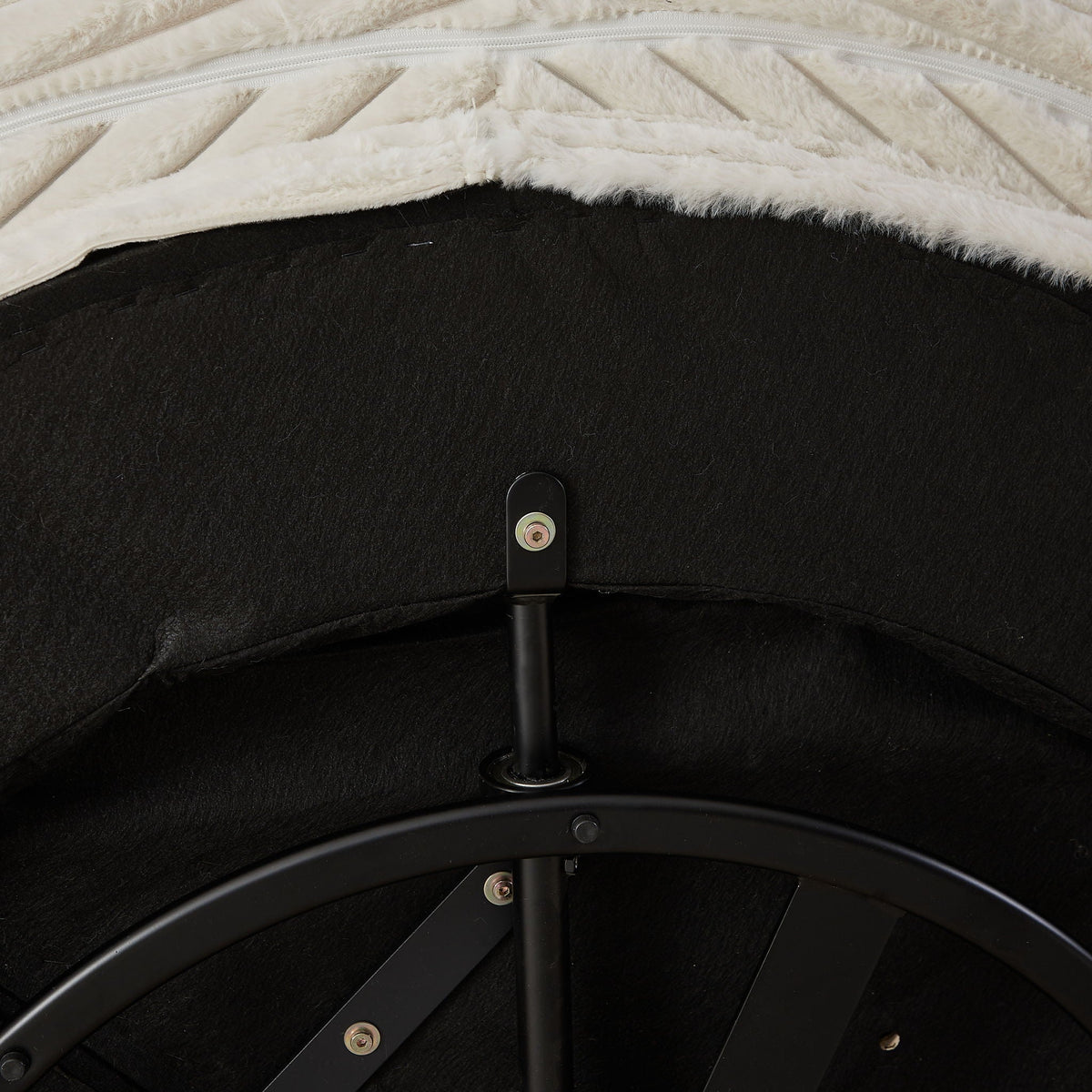 The SPRINT-R10 Sleeper Lounge Studio Swivel Chair